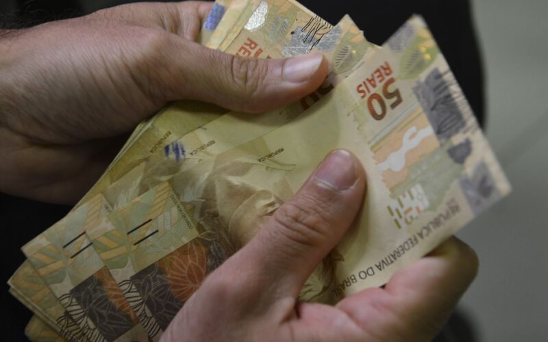 Proposta do Orçamento de 2026 prevê salário mínimo de R$ 1.631