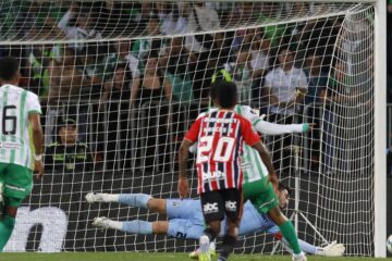 Rafael defende pênalti e São Paulo garante empate na Libertadores