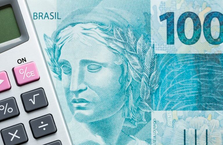 Salário mínimo de 2026 será de R$ 1.631, com aumento de 7,44% - Notícias