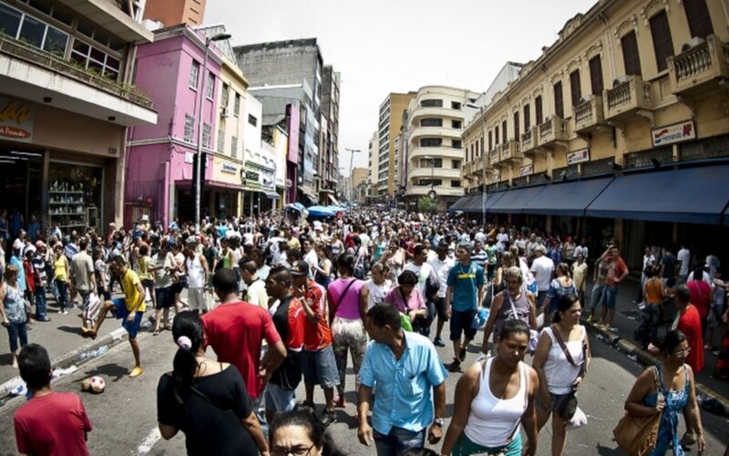 São Paulo: operação contra comércio ilegal no Brás termina em tumulto