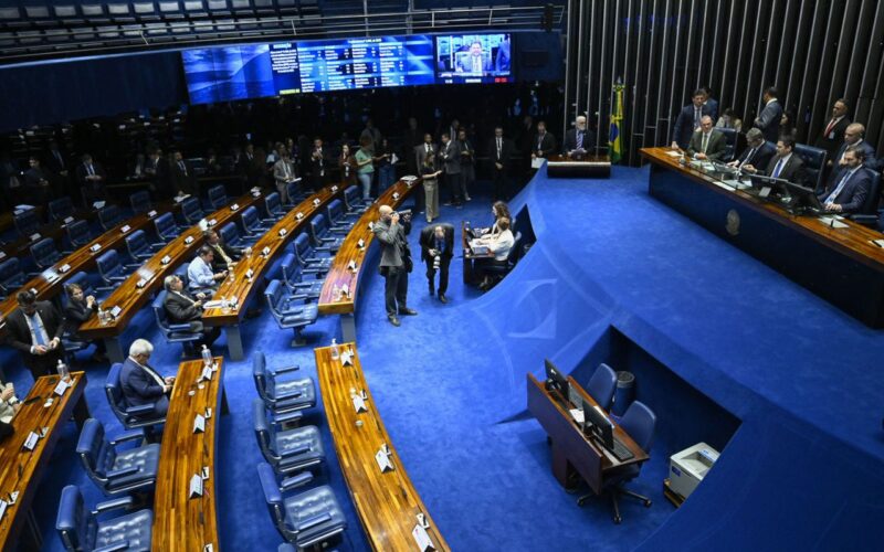 Senado aprova isenção de IR para quem ganha até dois salários-mínimos