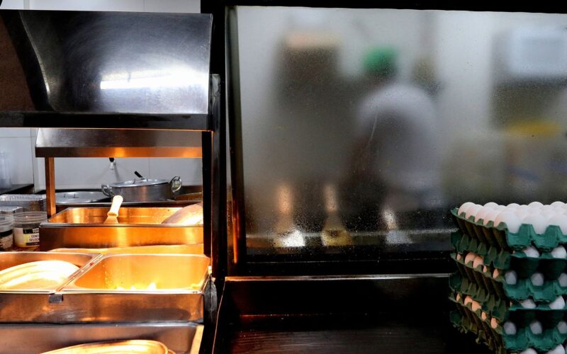 Setor de serviços atingiu recorde de 15,2 milhões de empregos em 2023