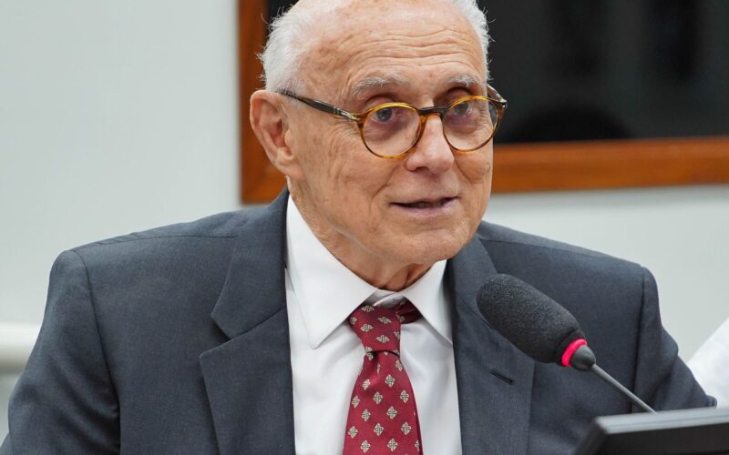 Suplicy passa mal e é internado em Maricá