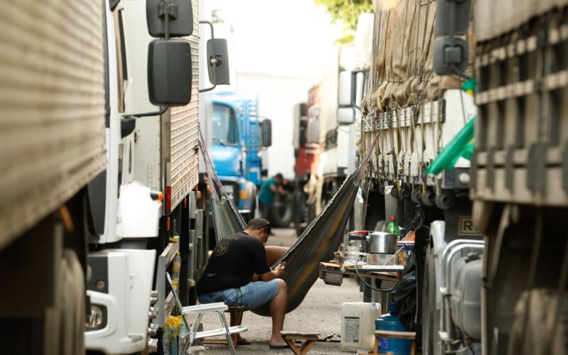 Unidades de saúde para caminhoneiros ficarão em postos nas rodovias