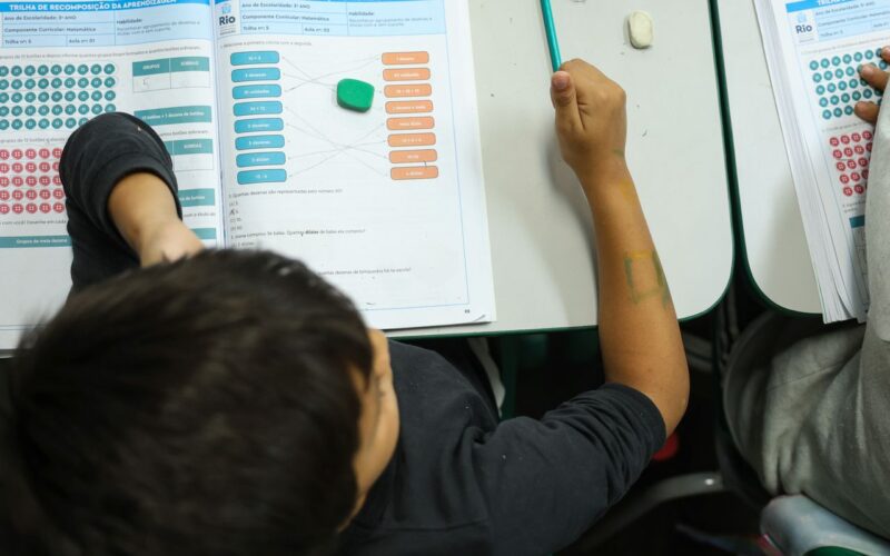 Vagas na área de educação fazem o desemprego ser o menor já registrado