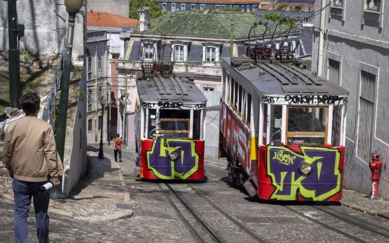 Acidente com bondinho em Lisboa deixa 15 mortos