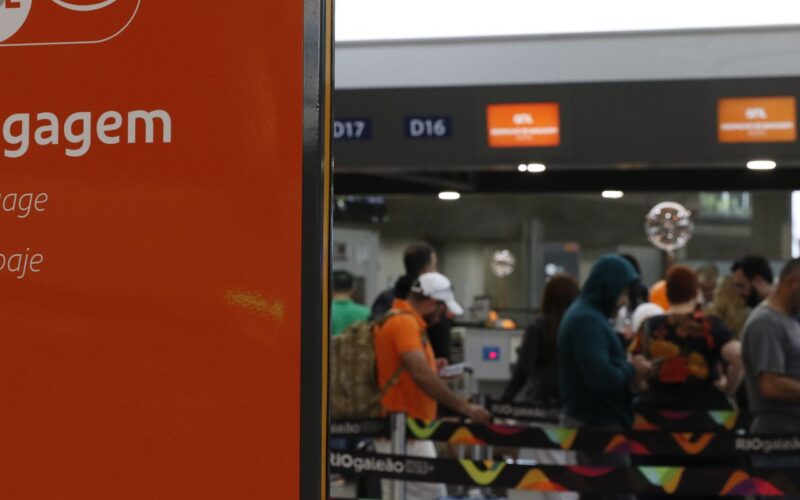 Aeroporto Santos Dumont fecha para limpeza da pista