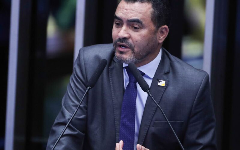Alvo de investigação, governador do Tocantins é afastado do cargo