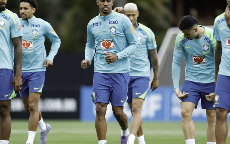 Ancelotti comanda primeira atividade com todos os convocados