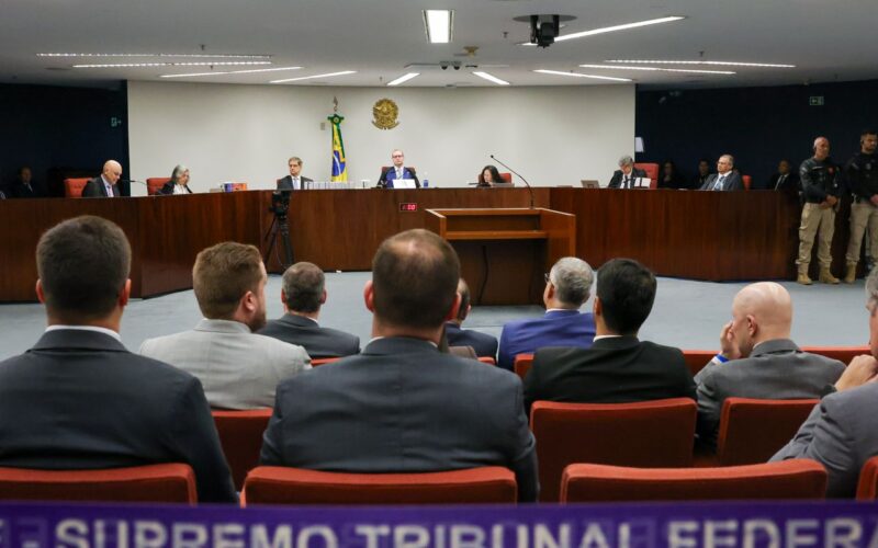 Ao vivo: STF retoma julgamento de Bolsonaro; Dino é o segundo a votar 