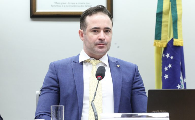 Aprovada em comissão proposta que proíbe condenado por maus-tratos de adotar animal - Notícias