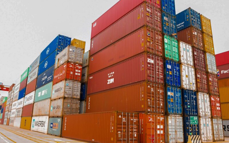 Balança comercial tem saldo positivo de US$ 6,1 bi em agosto