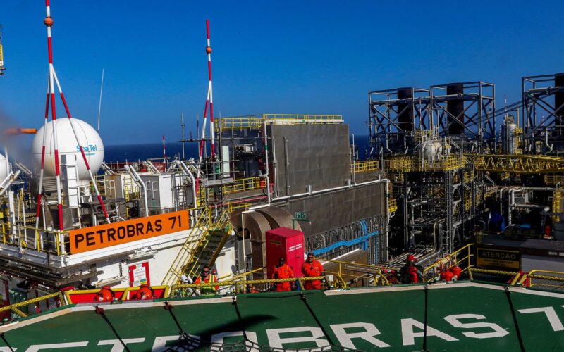Brasil bate pela 1ª vez marca de 5 milhões de barris de petróleo e gás