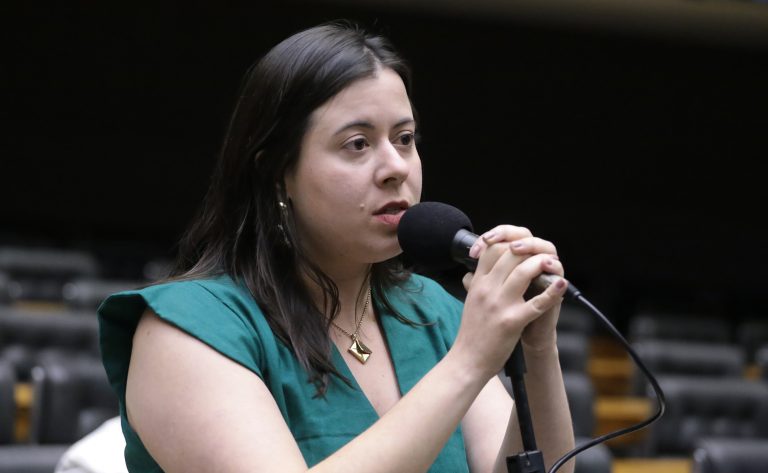 Câmara aprova criação de política de apoio a mães com estafa mental ou burnout - Notícias