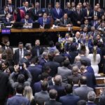 Câmara aprova urgência para projeto de anistia a golpistas