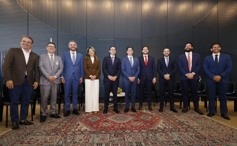 Câmara assina acordo de cooperação digital com a prefeitura do Recife - Notícias