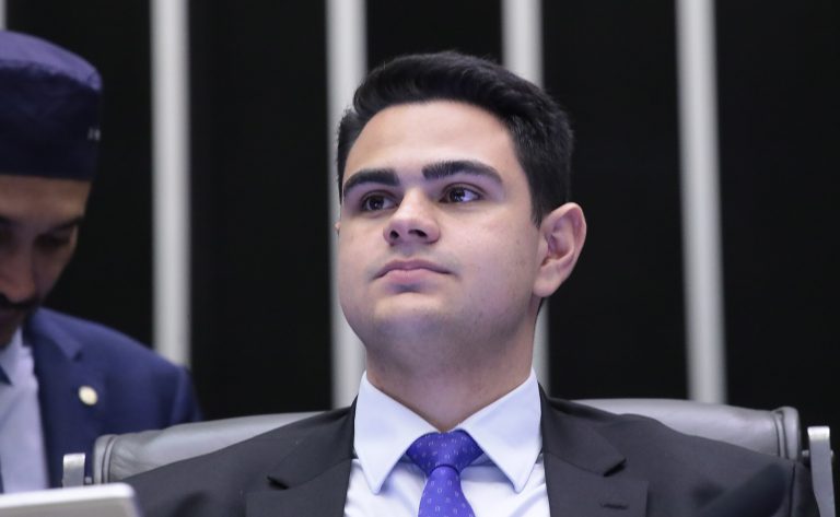 Comissão aprova bolsa para servidor de instituição científica - Notícias