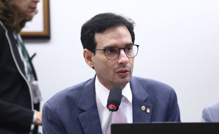 Comissão aprova direito a férias de trabalhador na mesma época que dependente com deficiência - Notícias