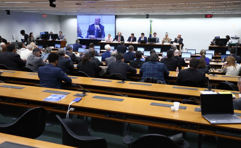 Comissão celebra acordo trabalhista e busca consensos ambientais para o setor portuário - Notícias