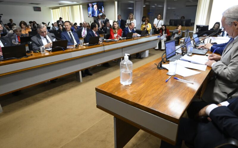 Comissão do Senado aprova isenção do IR para quem ganha até R$ 5 mil