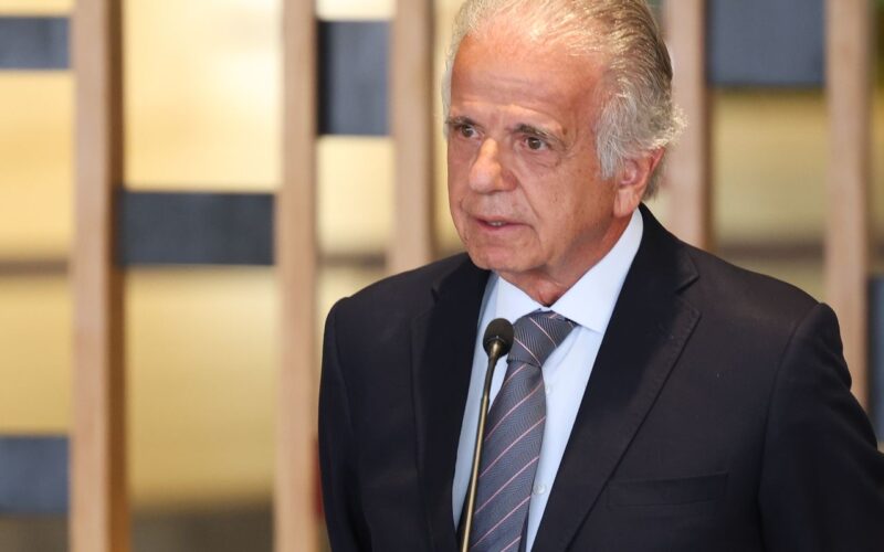 Crise entre Venezuela e EUA preocupa, diz ministro da Defesa do Brasil