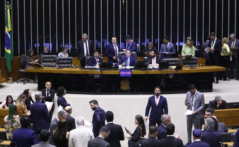 Deputados analisam acordo internacional sobre direito do mar; acompanhe - Notícias