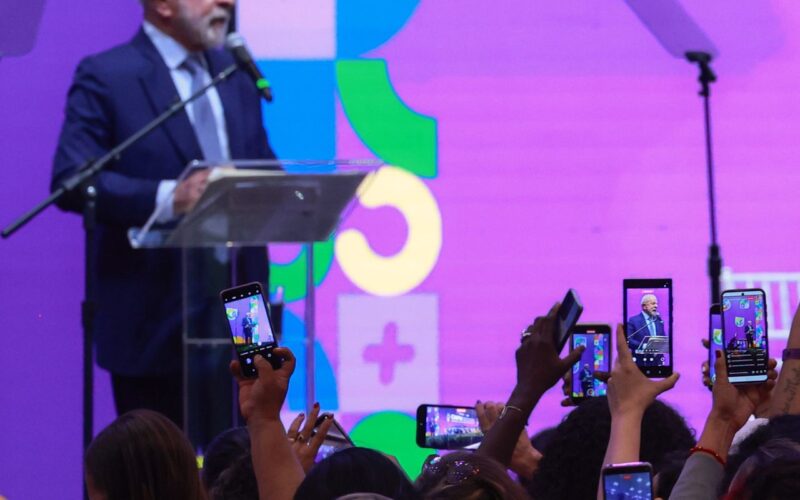 Em conferência, Lula diz que autoritarismo teme as mulheres
