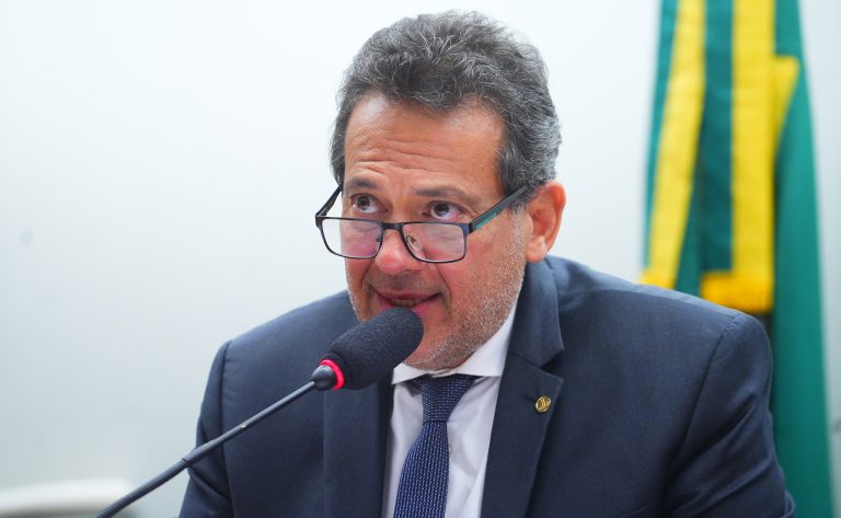 Especialistas admitem excesso de isenções fiscais, mas criticam possibilidade de corte linear - Notícias