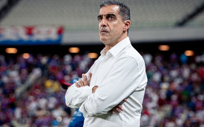 Fortaleza anuncia saída do técnico português Renato Paiva
