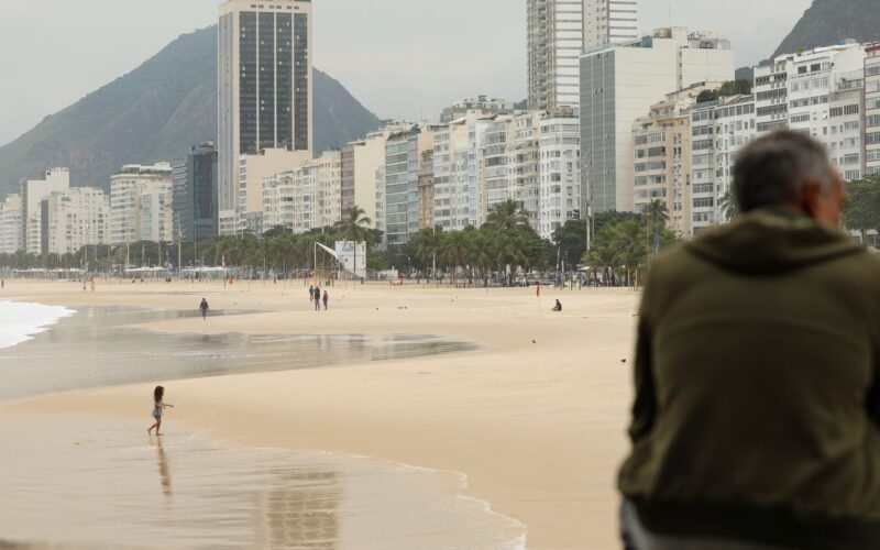 Frente fria chega ao Rio com pancadas de chuva e vento forte