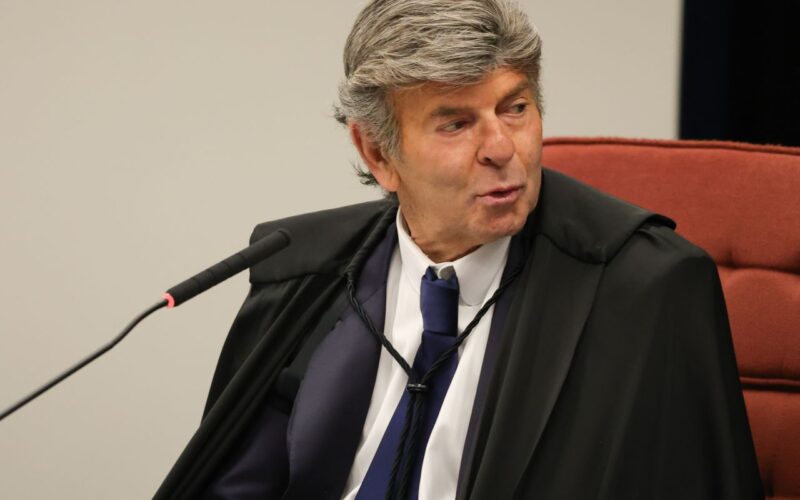 Fux absolve Bolsonaro e condena Braga Netto e Cid pela trama golpista