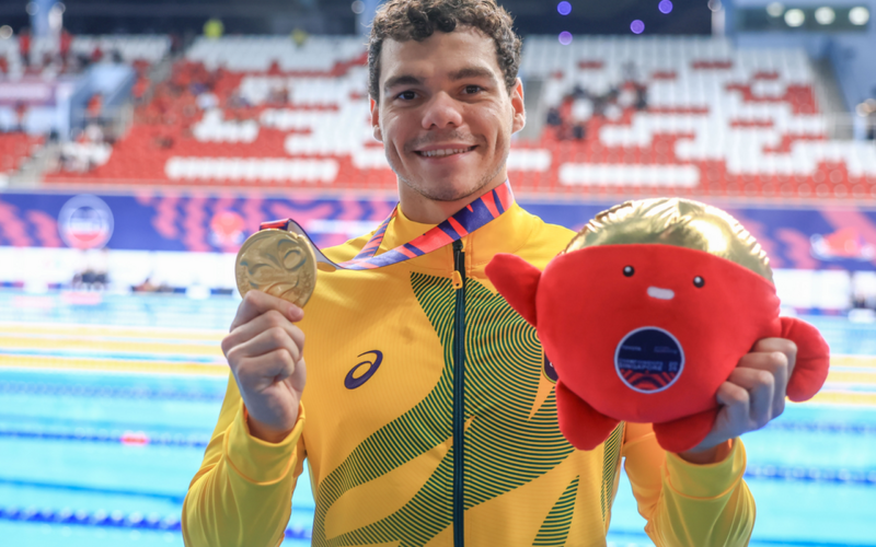 Gabriel Bandeira bate recorde no Mundial de natação de Singapura