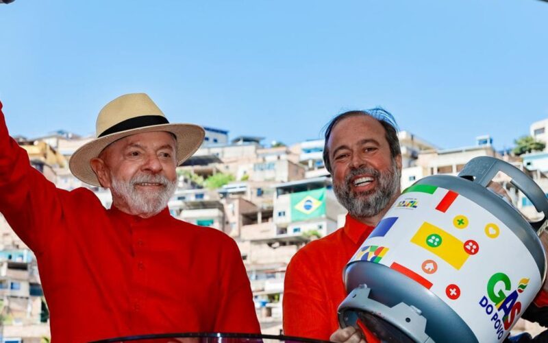 Governo lança programa para distribuir gás a 15,5 milhões de famílias