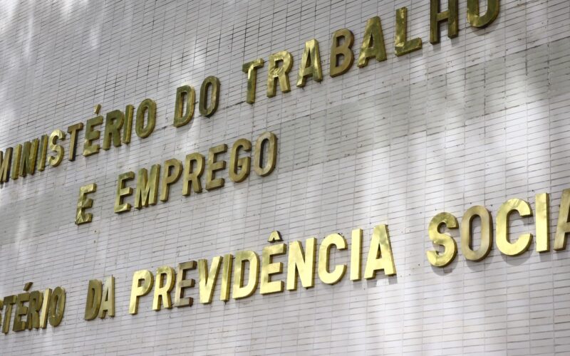 Governo notifica patrões sobre atraso do FGTS de empregadas domésticas