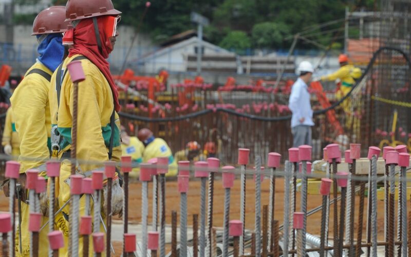 Índice que corrige salários, INPC acumula 5,05% em 12 meses