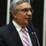 Laurez Moreira assume governo do Tocantins e exonera secretários