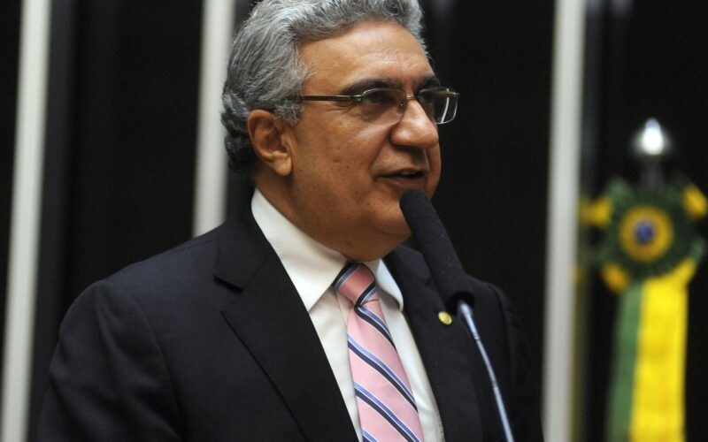 Laurez Moreira assume governo do Tocantins e exonera secretários