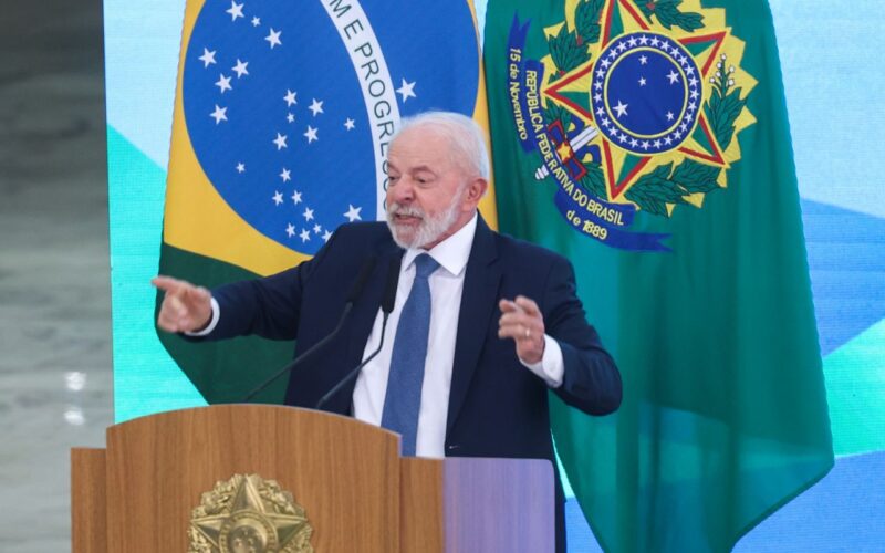 Lula critica projeto que dificulta ação judicial contra parlamentares