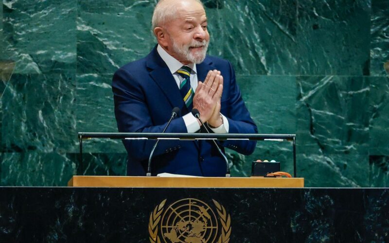 Lula diz que regulação de big techs evita “terra sem lei” na internet