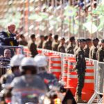 Lula e ministros acompanham desfile; público entoa “sem anistia”