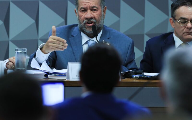 Lupi diz que governo acompanhava, mas não tinha dimensão das fraudes no INSS