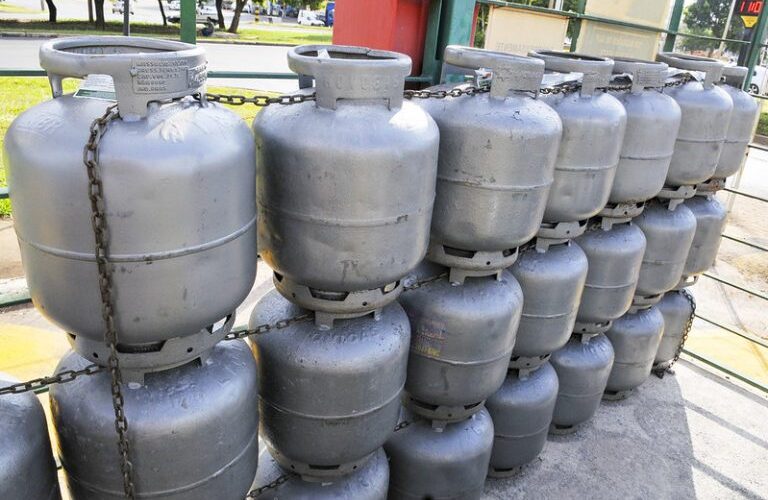Medida provisória amplia oferta de gás de cozinha para famílias de baixa renda - Notícias