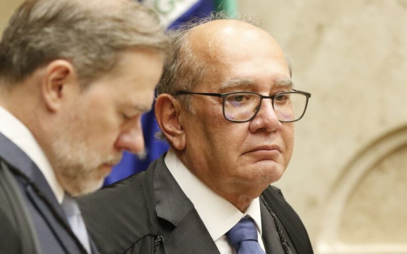 Mendes pede parecer sobre ações contra impeachment de ministros do STF