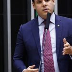 Moraes autoriza Bolsonaro a receber visita de relator da anistia