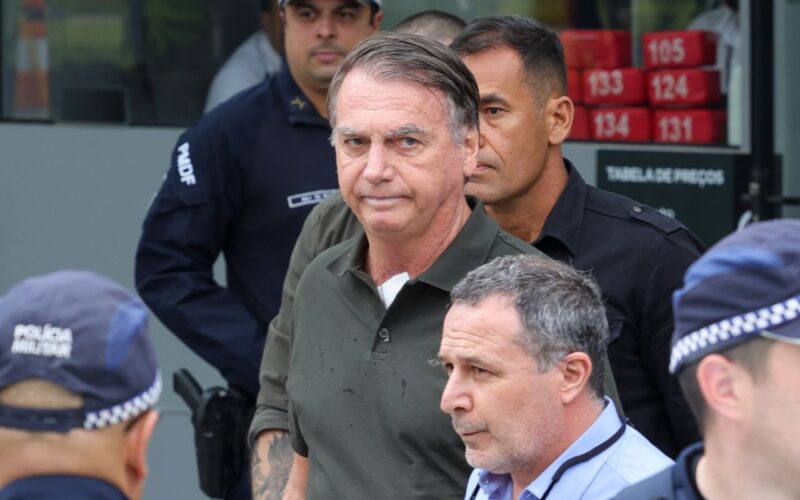 Moraes pede explicações sobre escolta que levou Bolsonaro ao hospital