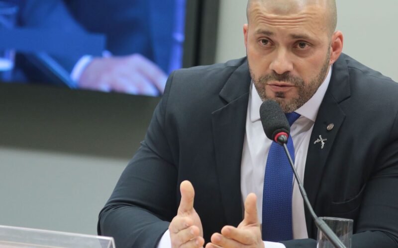 Moraes quer imagens para apurar visitas irregulares a Daniel Silveira