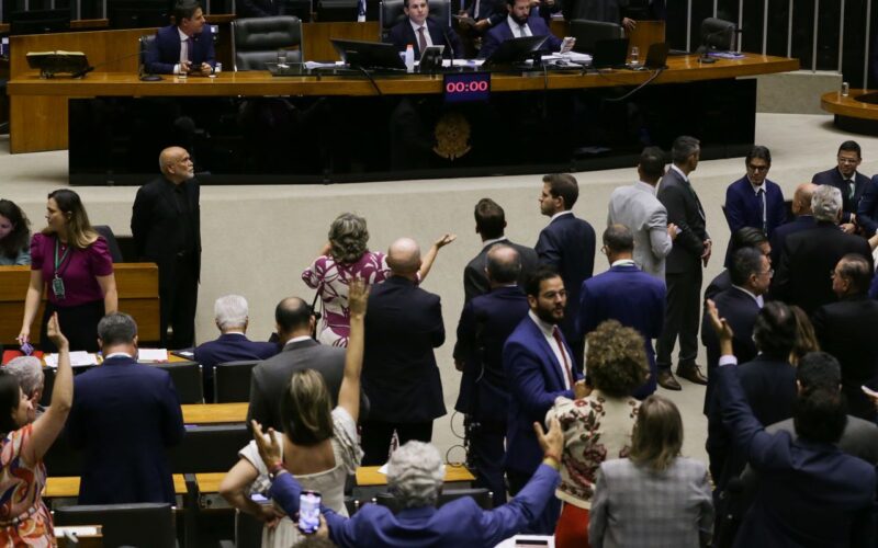 Motta anuncia votação de urgência para projeto de anistia a golpistas