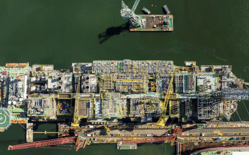 Nova plataforma chega ao pré-sal e pode aumentar produção em 20%