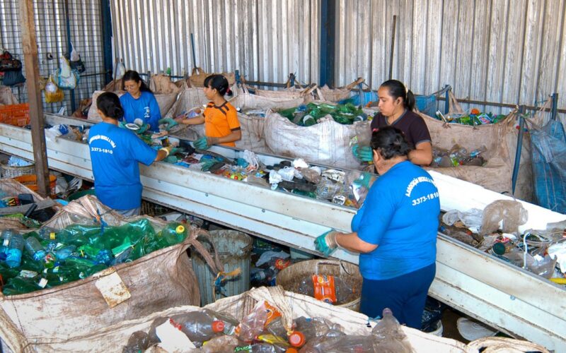 Produção de plástico reciclado no Brasil cresceu 8% em 2024