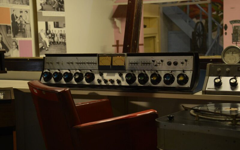Programação especial nesta sexta-feira marca 89 anos da Rádio Nacional
